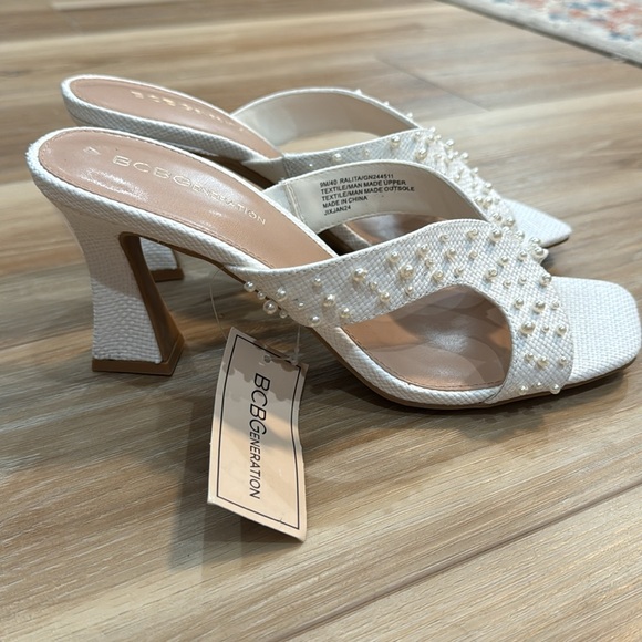 BCBG Generation Pearl Heels White / Ivory 8.5 - Picture 3 of 5